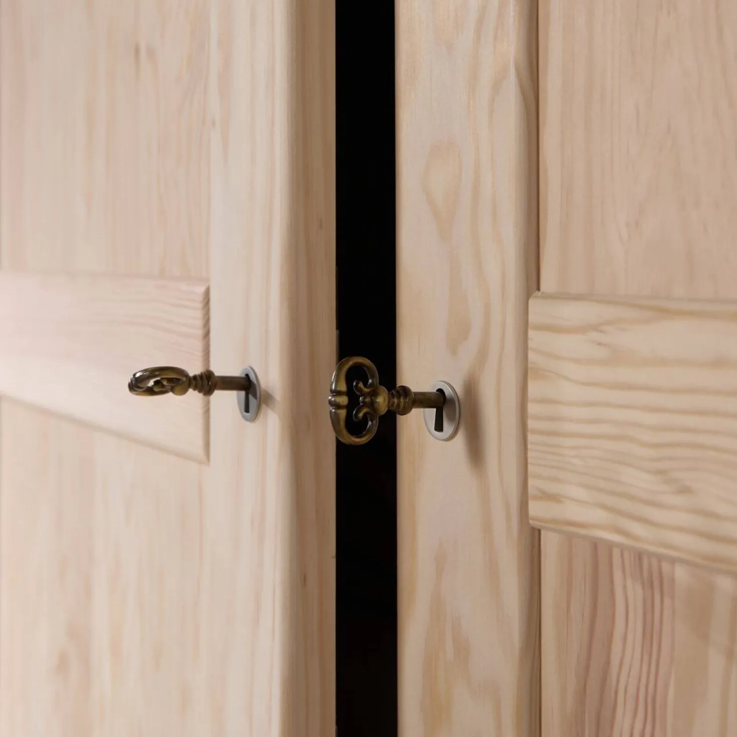Armoire bois massif 2 portes 1 tiroir Iris