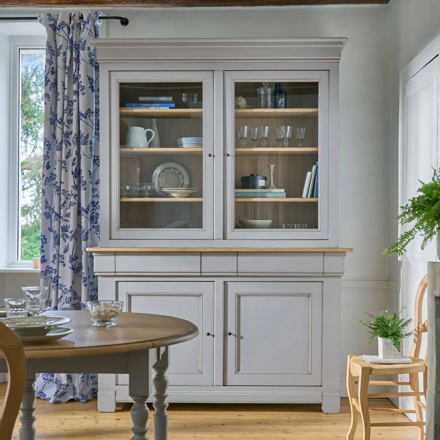 Buffet vaisselier bois massif 4 portes 3 tiroirs Embellie