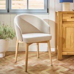 Chaise avec accoudoirs pieds bois Maud