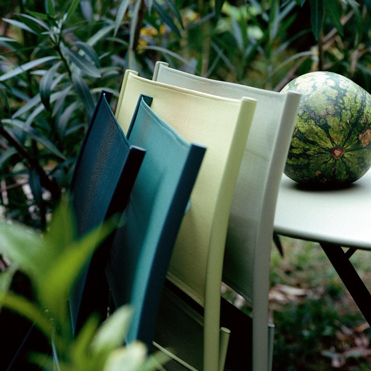FERMOB Lot de 2 Chaises Pliantes Plein Air Toile Stéréo et en Acier