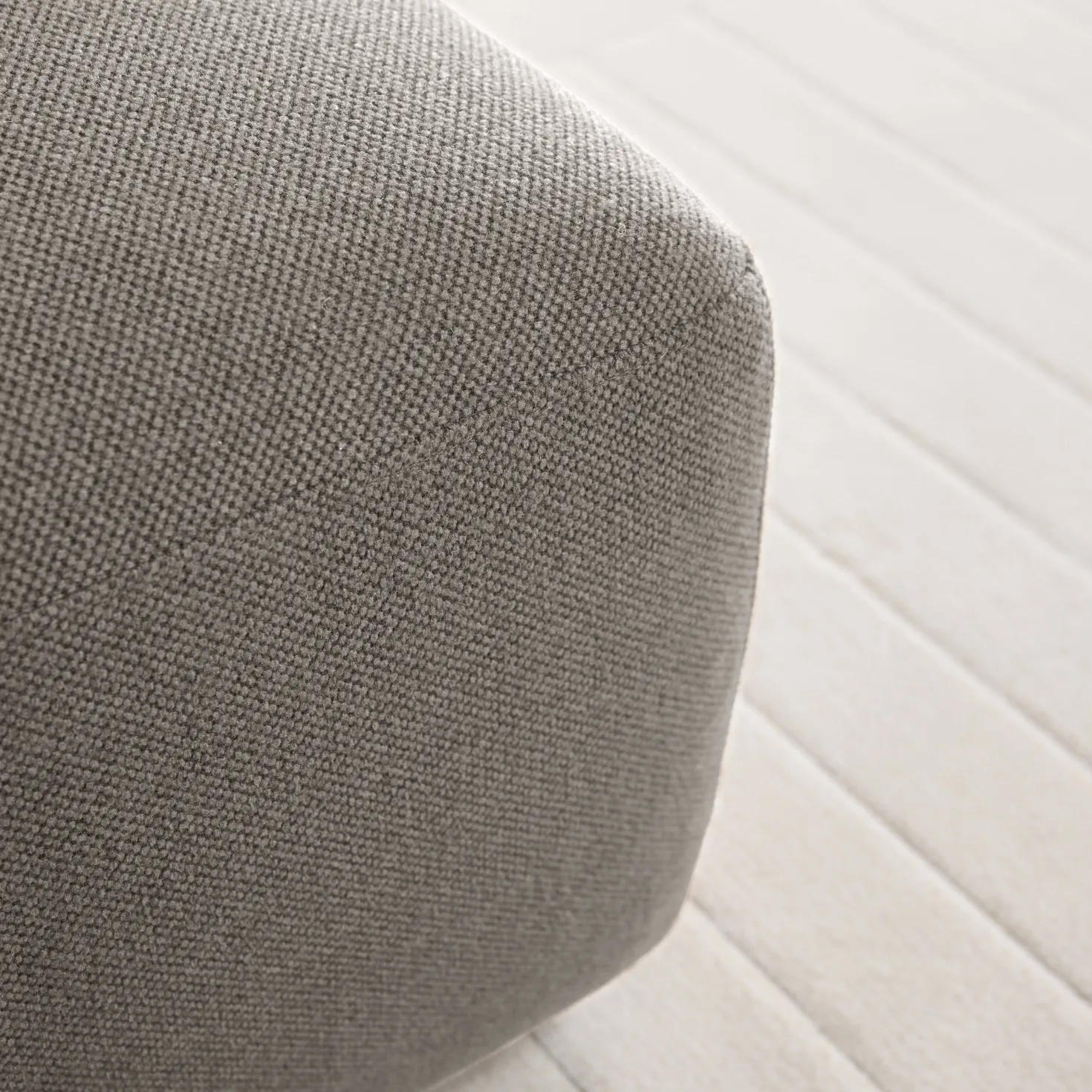 Grand pouf tissu tramé Pavel