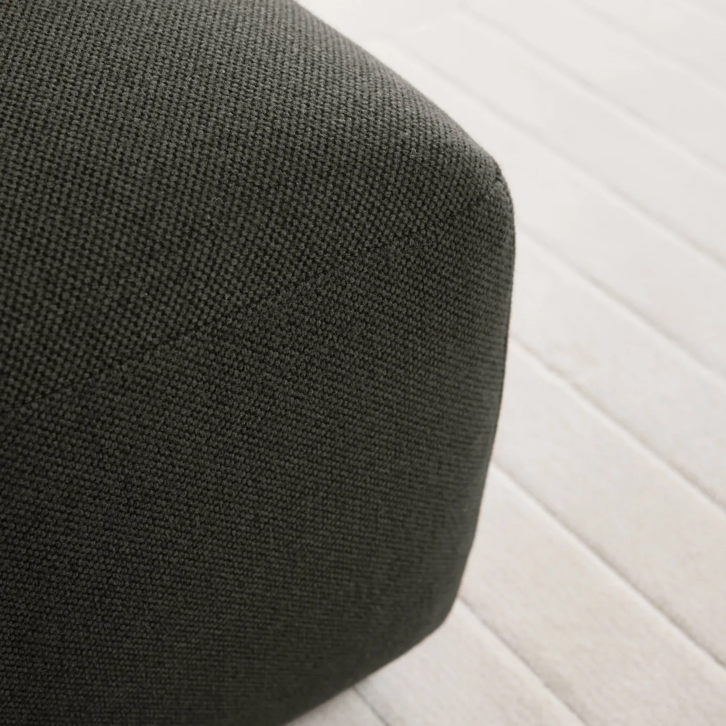 Grand pouf tissu tramé Pavel