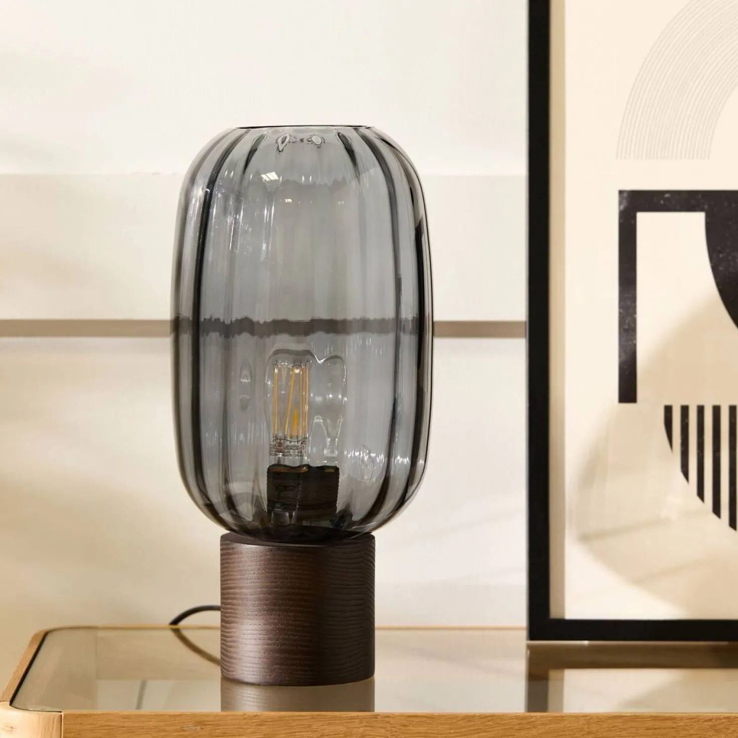 Lampe à poser en verre fumé pied bois foncé Célian