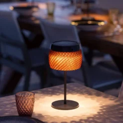 LES JARDINS LOLIE - Lampe de table H 28 cm solaire & rechargeable 200 LM maille AMBRE