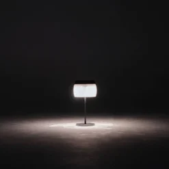 LES JARDINS LOLIE - Lampe de table H 28 cm solaire & rechargeable 200 LM maille CRISTAL