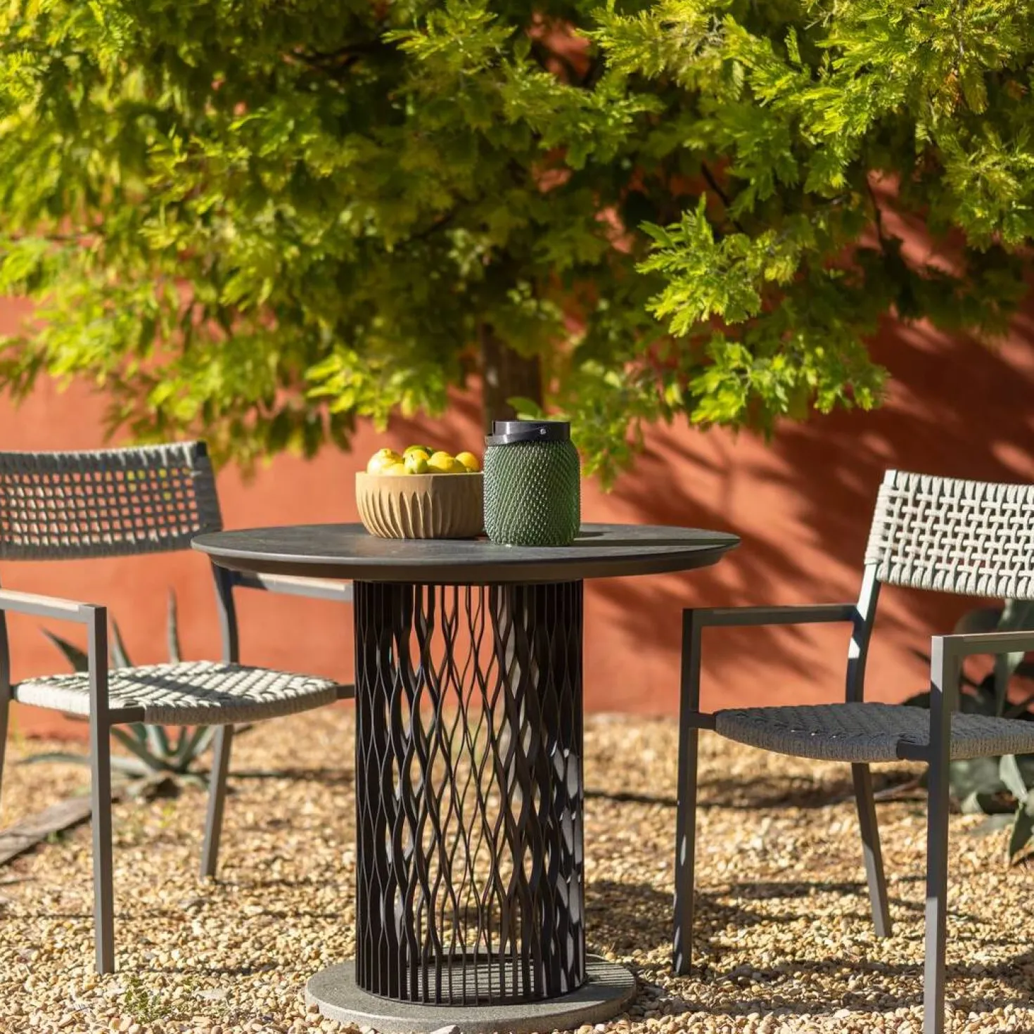 LES JARDINS LOLIE - Lampion lesté à poser H 20 cm solaire & rechargeable 200 LM maille OLIVE