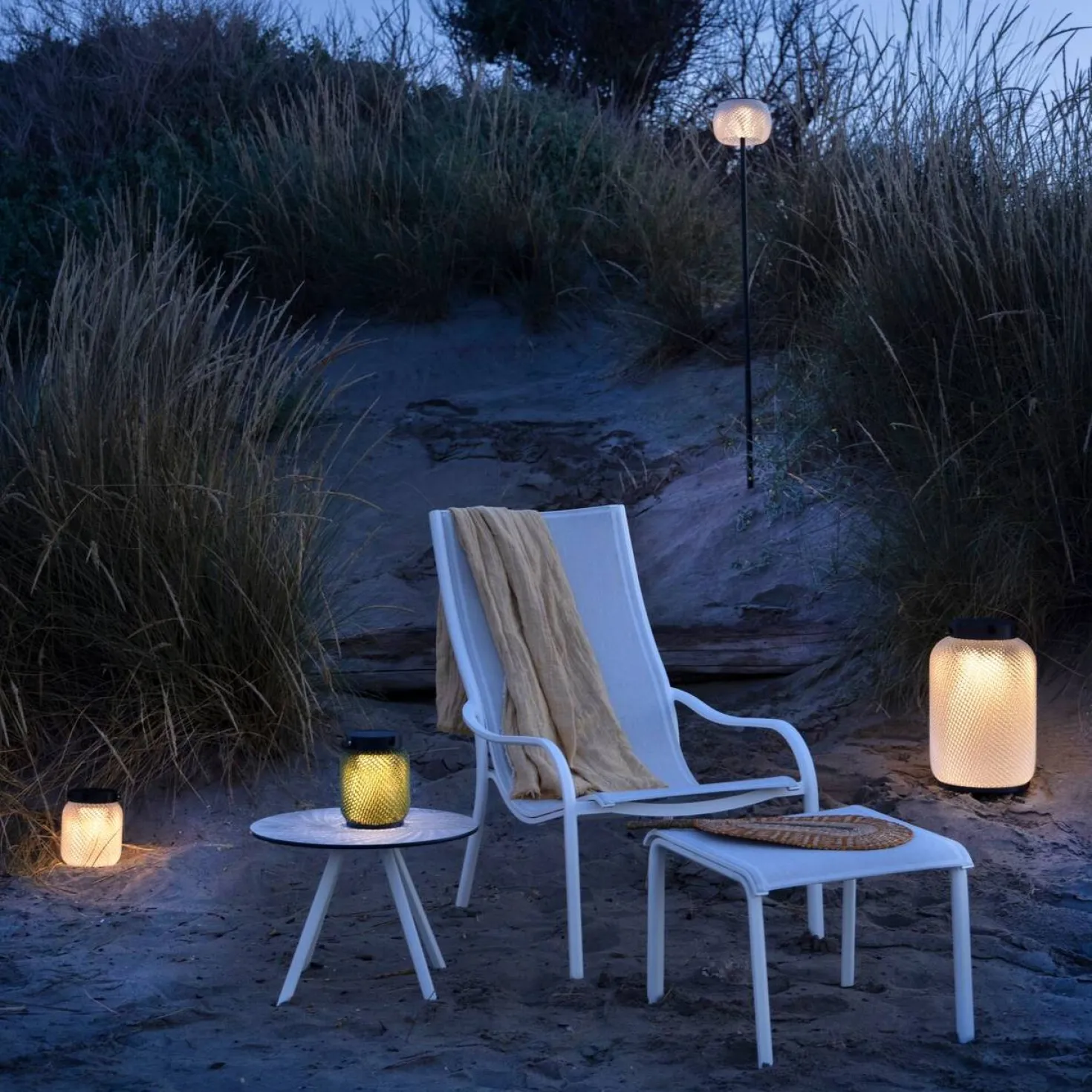 LES JARDINS LOLIE - Lampion lesté à poser H 20 cm solaire & rechargeable 200 LM maille OLIVE