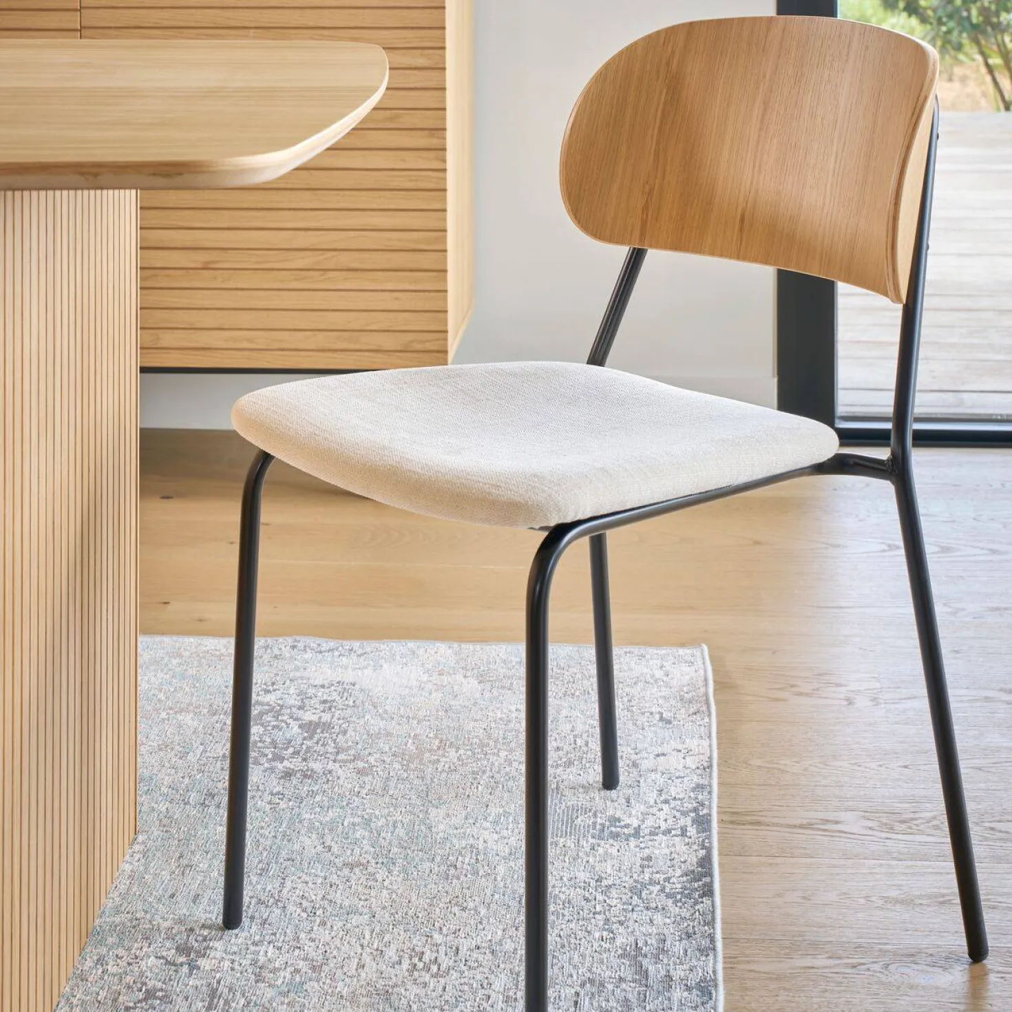 Lot de 2 chaises tissu et bois pieds métal Sofia