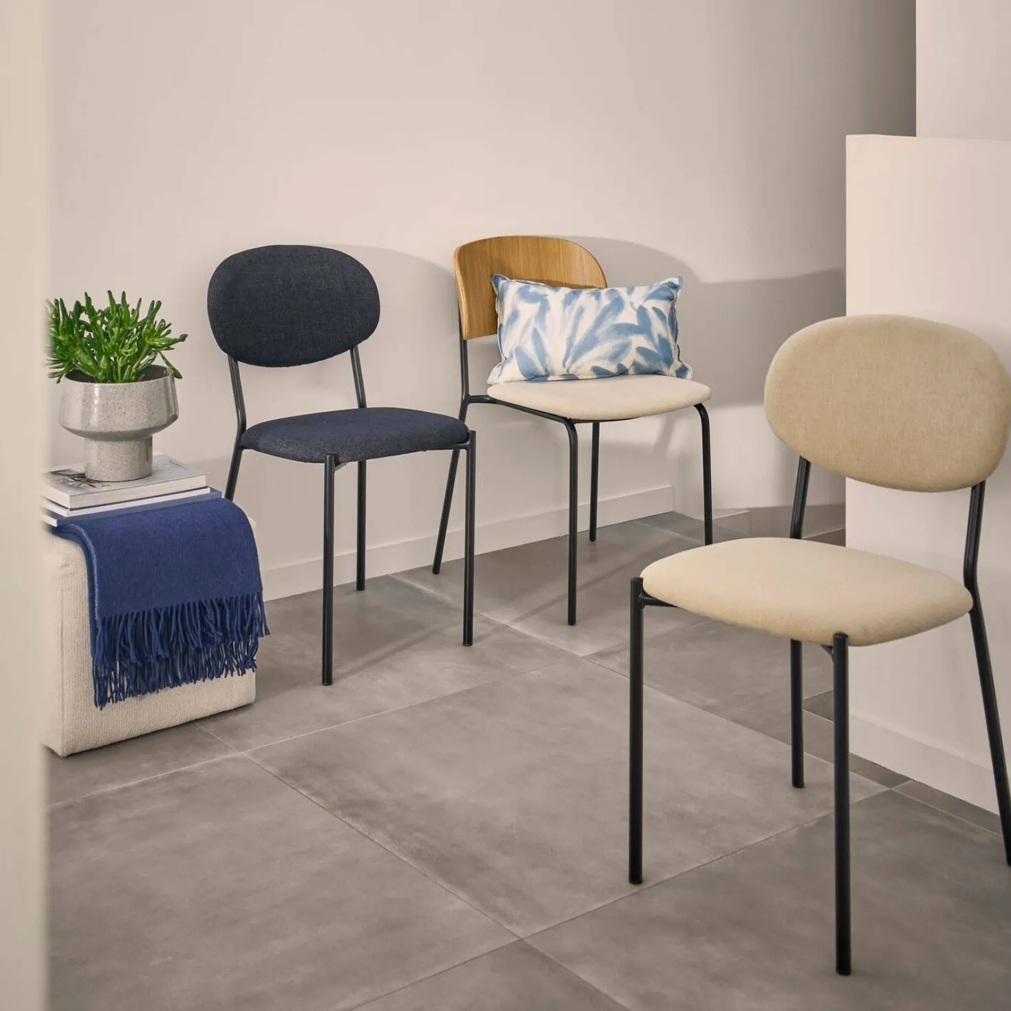 Lot de 2 chaises tissu pieds métal Sana