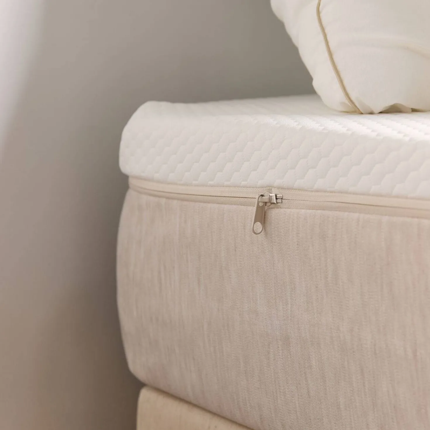Matelas roulé mousse haute résilience avec mémoire de forme 25 cm Claire