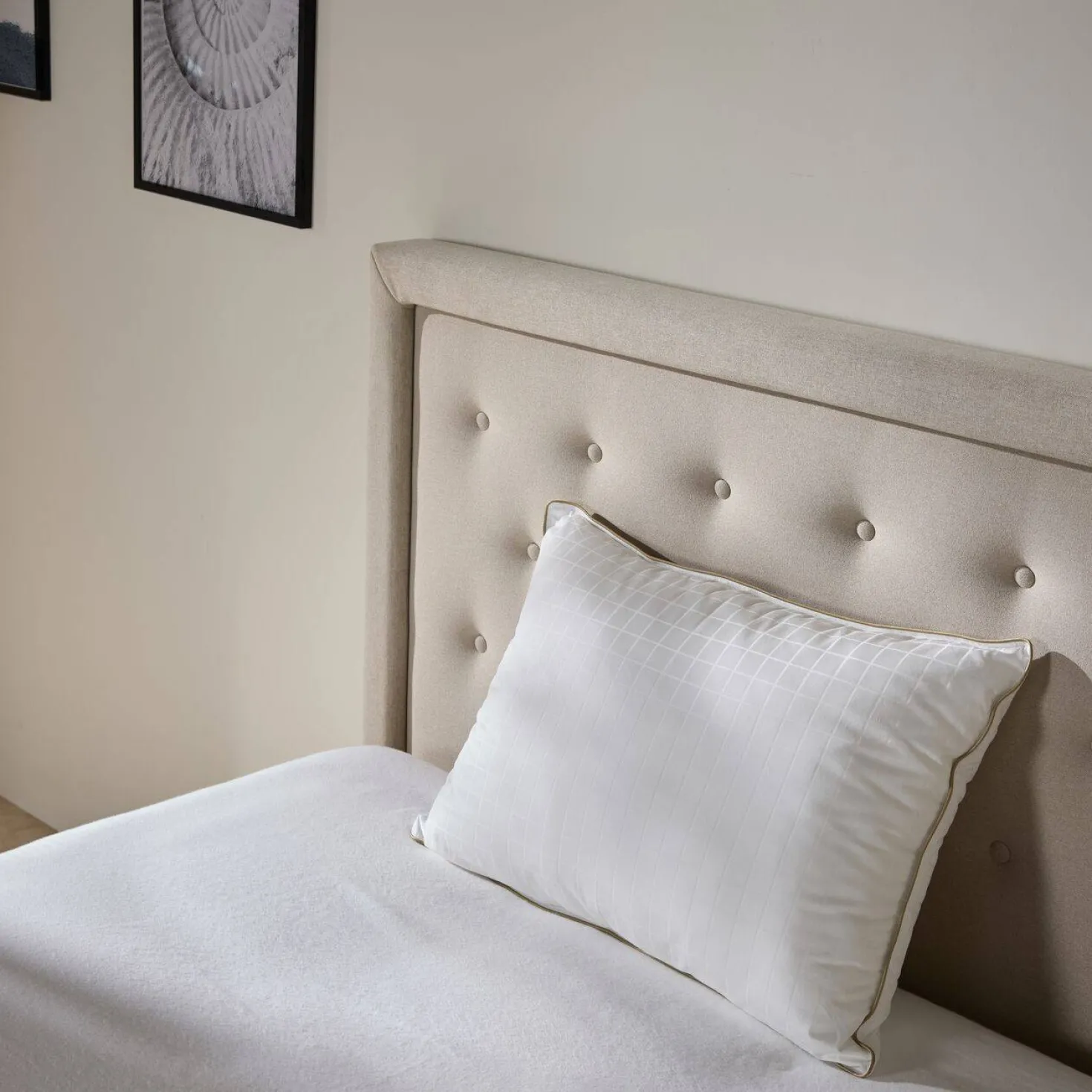 Oreiller coton satin résilient sensation duvet Lyne