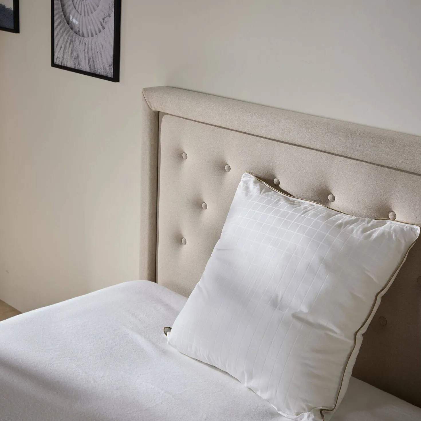 Oreiller coton satin résilient sensation duvet Lyne