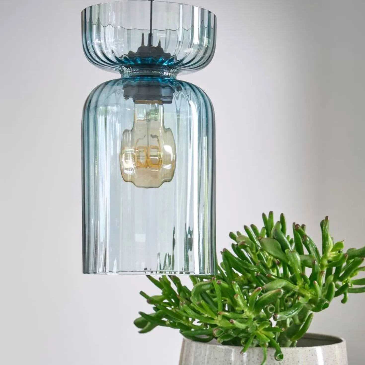Suspension en verre bleu translucide Cyrielle
